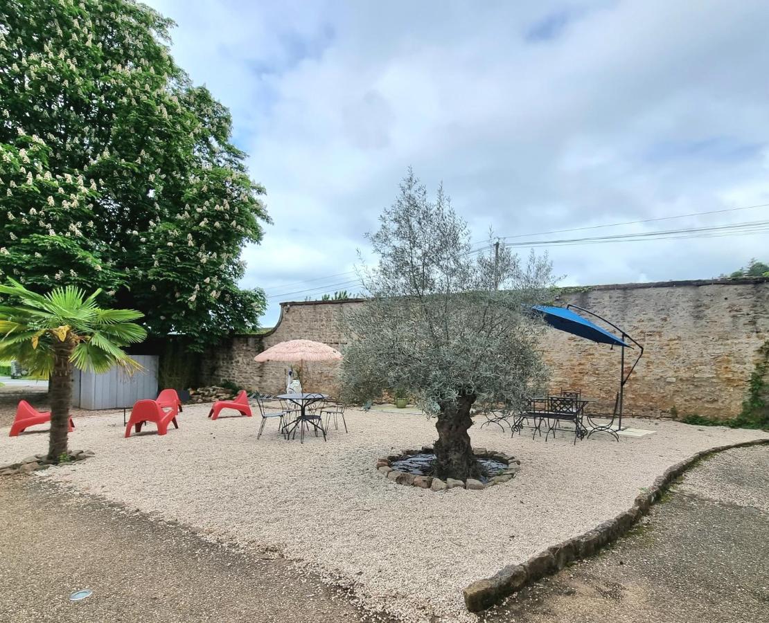 Le Manoir- Cluny Bed and Breakfast Exteriör bild