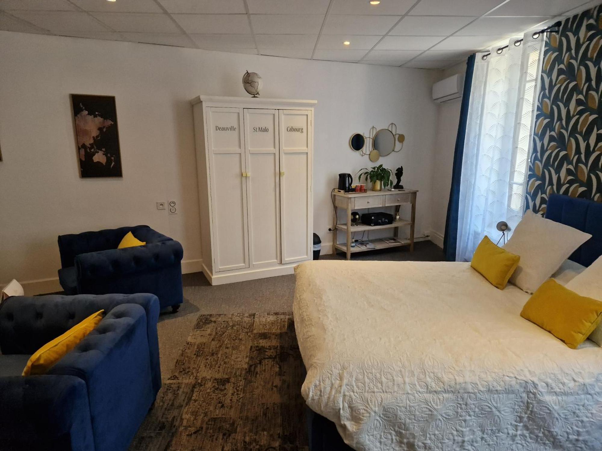 Le Manoir- Cluny Bed and Breakfast Exteriör bild