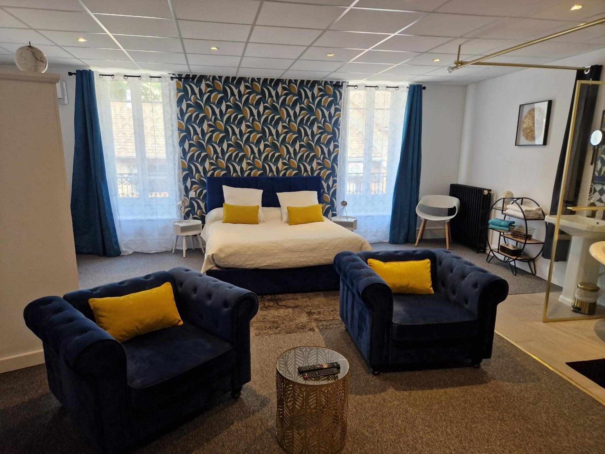 Le Manoir- Cluny Bed and Breakfast Exteriör bild